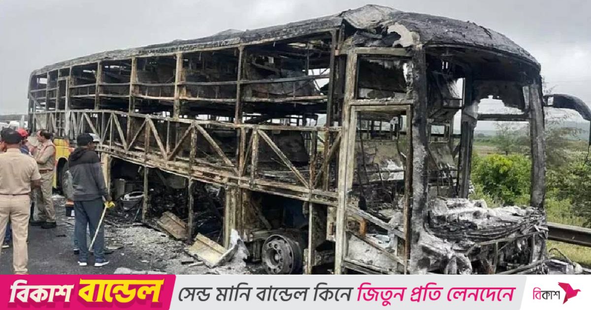 20 killed as bus catches fire after collision in India