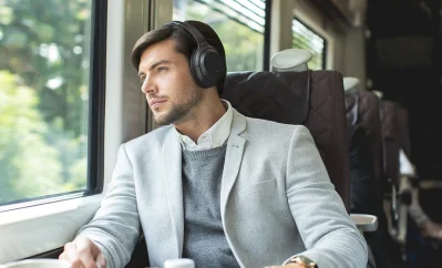 Bluetooth headset aren&rsquo;t small or light 