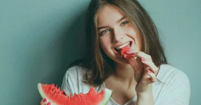 Lycopene is an antioxidant and anti-cancer nutrient that can be consumed raw and is bioavailable