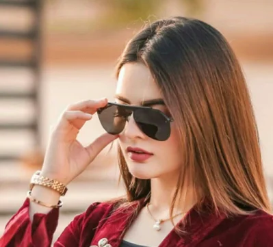 Square and rectangular frames are all over the place this year
