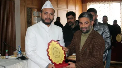 Bangladeshi Sufi leader, Syed Tayabul Bashar, holding an award at the event. 