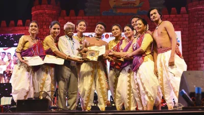 Dance troup gets award