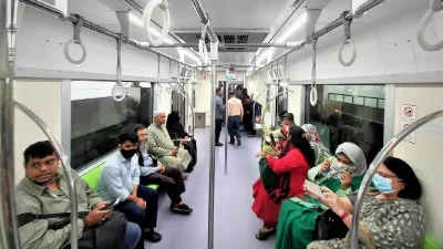Metro rail passengers 