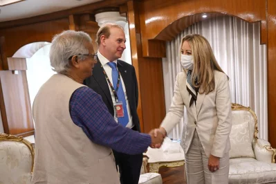 The Vice President of SpaceX, Lauren Dreyer, with CA Prof Mohammad Yunus.