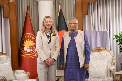 The Vice President of SpaceX, Lauren Dreyer, with CA Prof Mohammad Yunus.